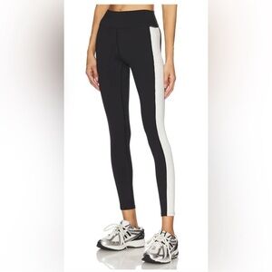 L-Space Sidelines Black and white leggings - size small
